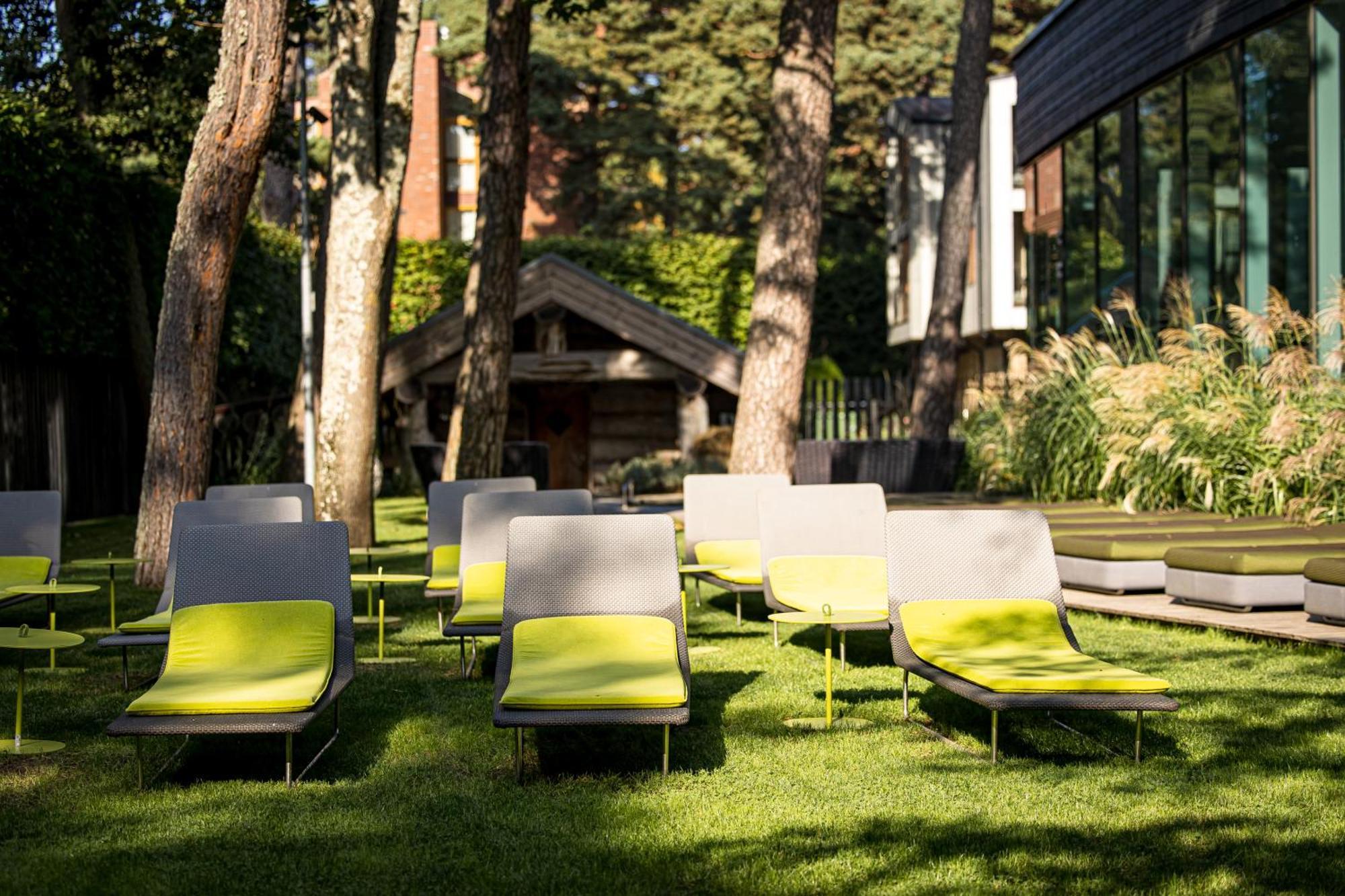 Palanga Life Balance Spa Hotel 外观 照片 The garden of the hotel
