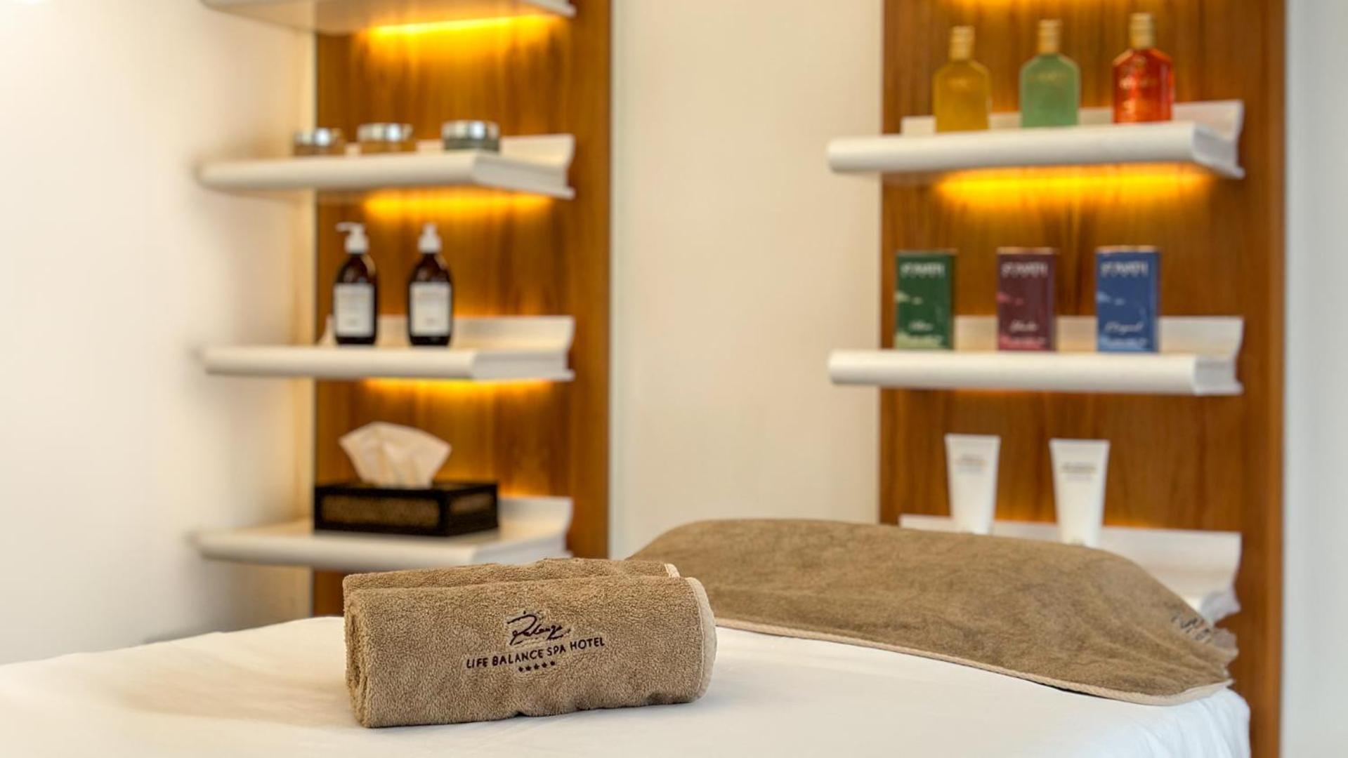 Palanga Life Balance Spa Hotel 外观 照片 Spa at The Park, Hyderabad