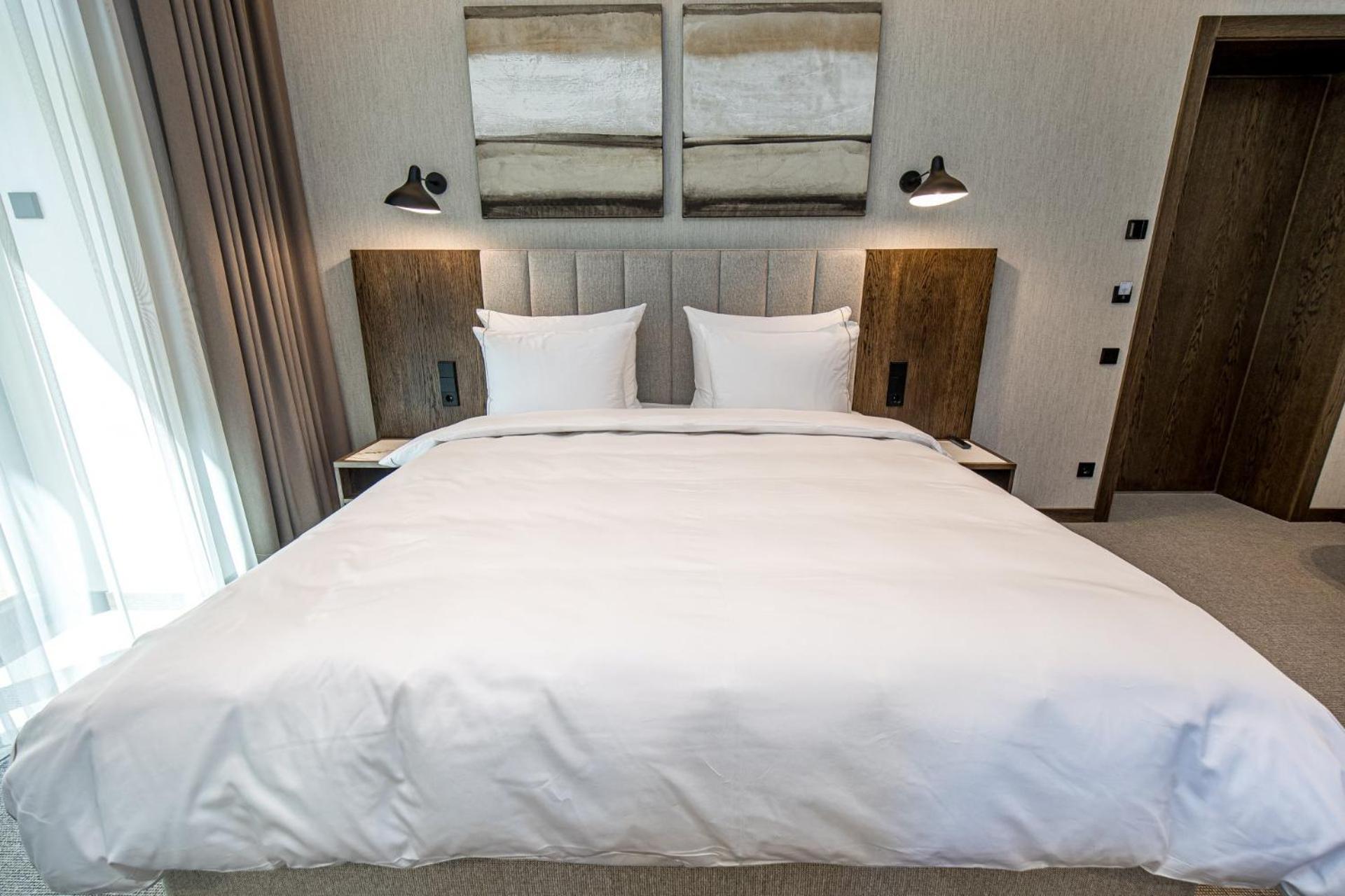 Palanga Life Balance Spa Hotel 客房 照片 A bed with a duvet